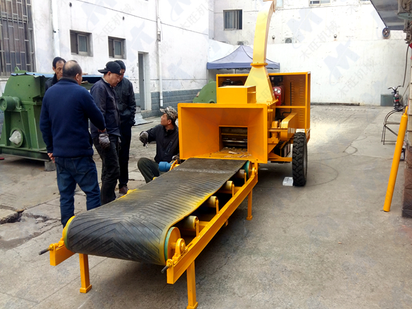 江蘇客戶定制帶輸送木材粉碎機