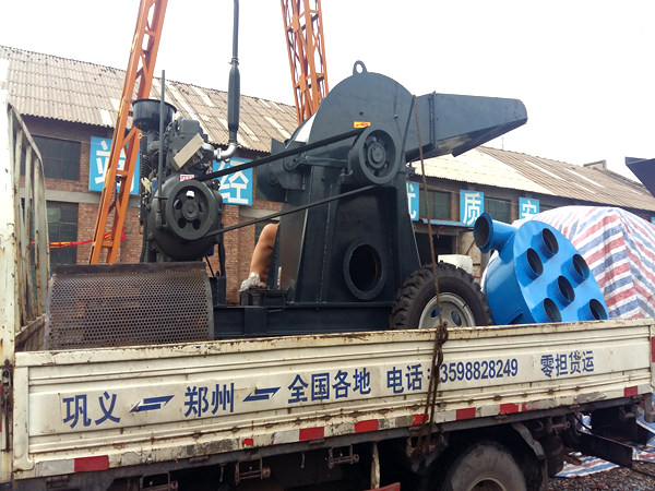 發往貴州的整套移動式鋸末機