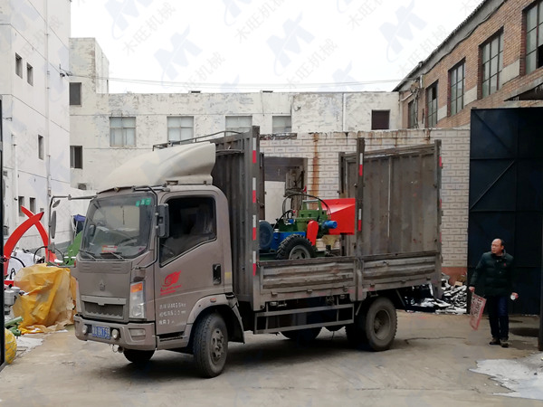 樹枝粉碎機裝車發往四川