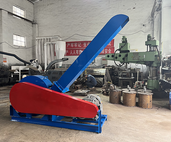 電動(dòng)版削片機(jī)